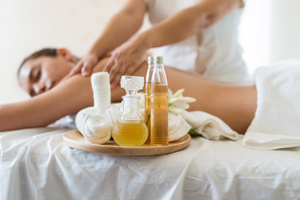 Organic Thaimassage - Kräuterstempel-Massage Stuttgart